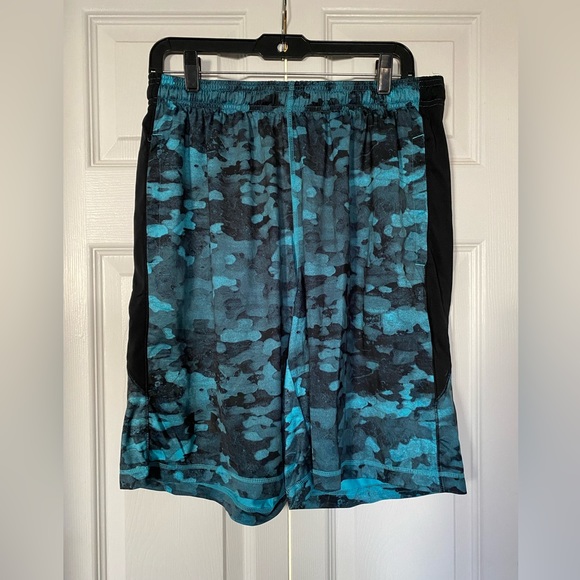 Men’s Large Under Armour Blue Athletic Shorts - Picture 2 of 4